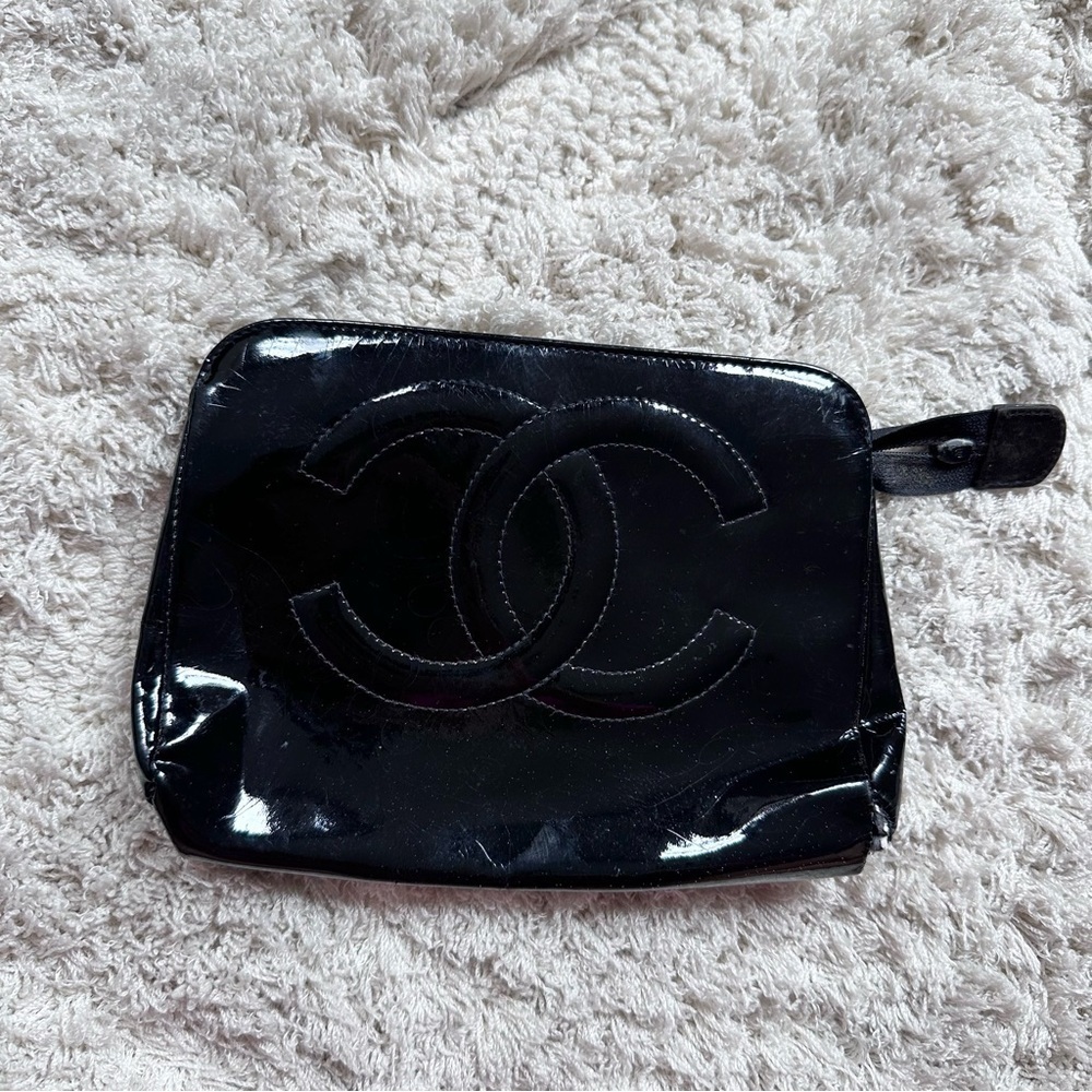 Chanel black patent leather clutch make up bag zip